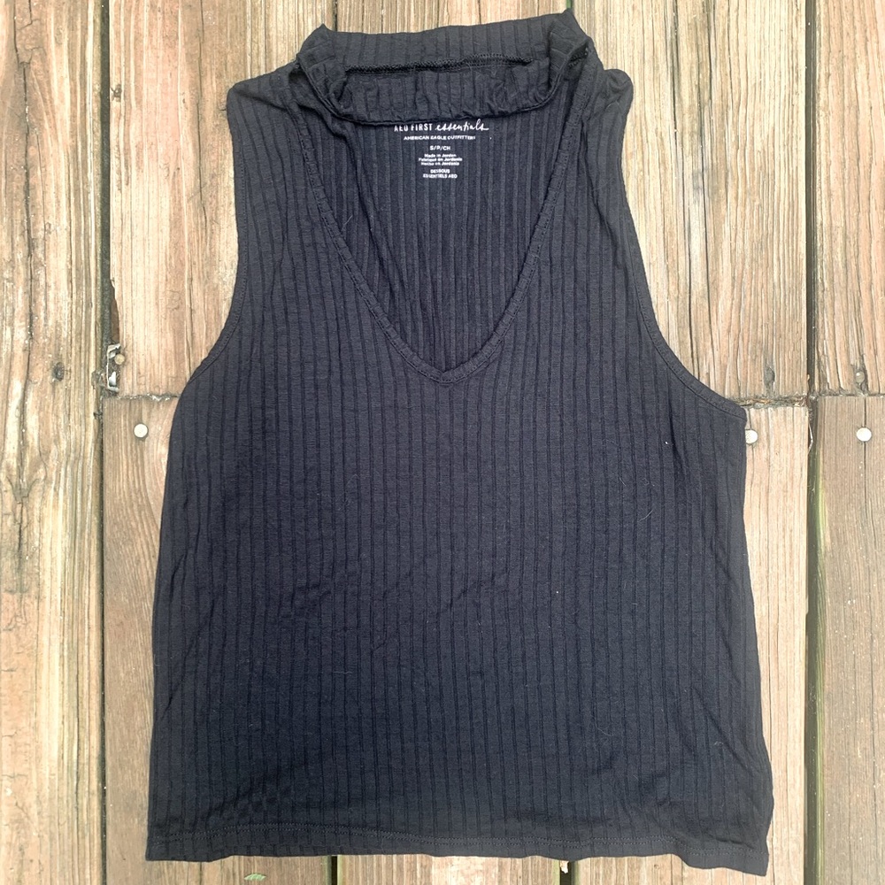Black cropped tank